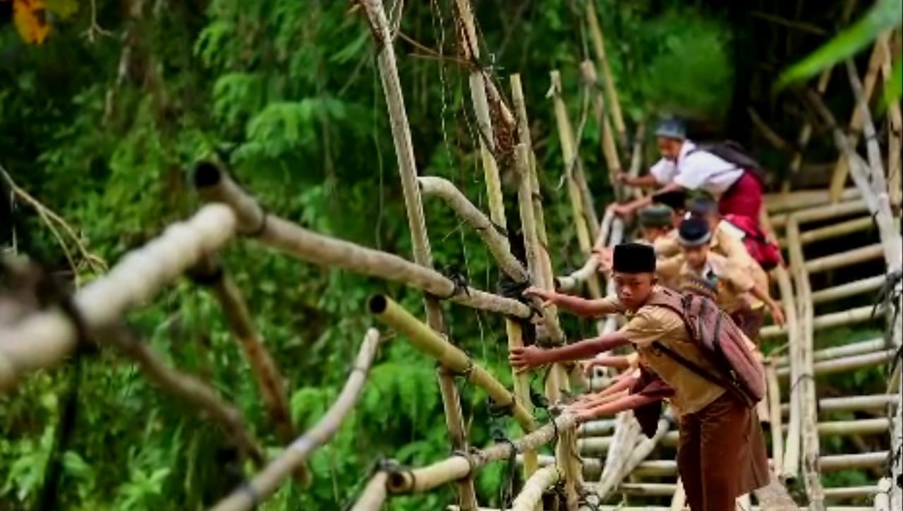 Membangun Jembatan Harapan, Menyatukan Negeri