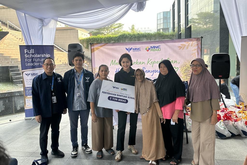 MNC University dan MNC Peduli Salurkan 2 Ton Beras untuk 400 Warga Kebon Sirih