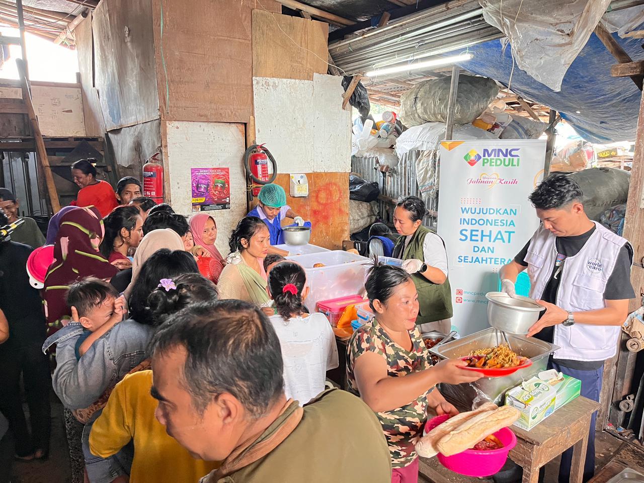 Menyambut Ramadan, MNC Peduli dan Park Hyatt Jakarta Hadirkan Program Berbagi Makanan Bergizi di Pondok Labu