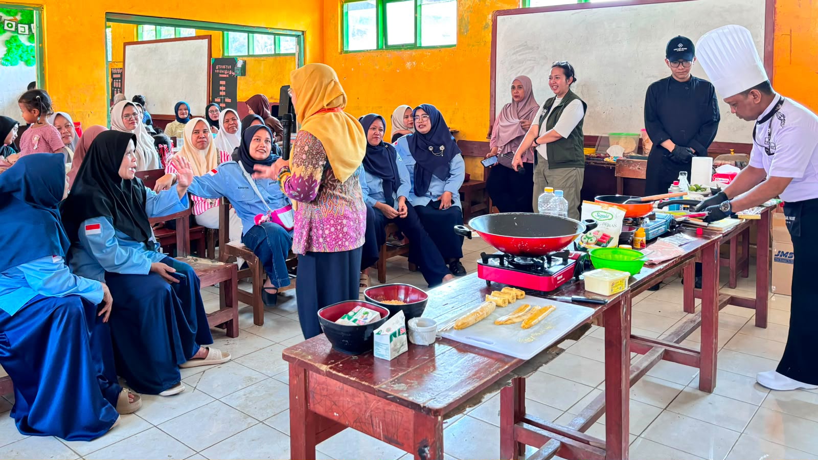 MNC Peduli dan MNC Tourism Gelar Demo Masak dan Edukasi Gizi untuk Warga Kampung Cibilik